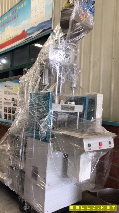 2018年5.5KW立式注塑機