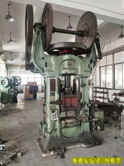 2011年青鍛160噸雙盤摩擦壓力機