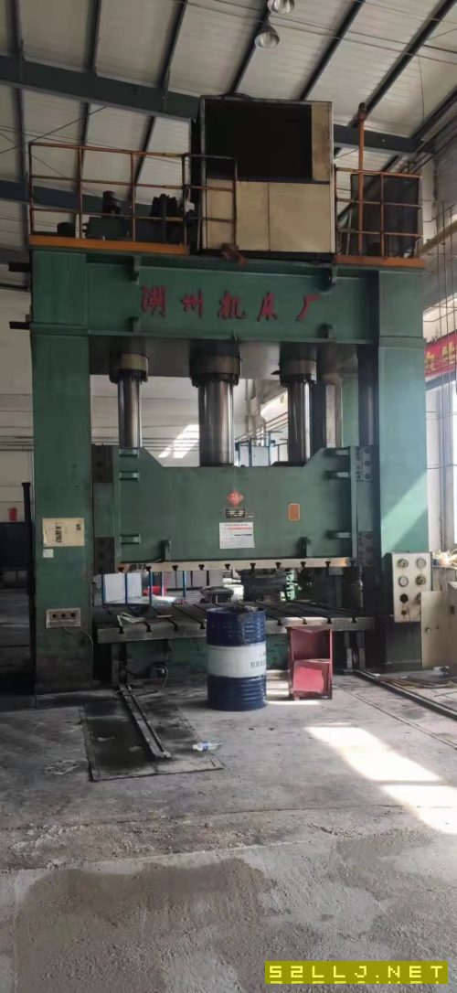 出售:2003年湖州Y27-800噸沖壓機(jī)一臺(tái)，懂行的看成色，工廠在位出售。
