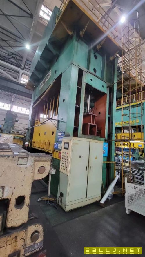 急售：框架式新款2000噸液壓機，天津鍛壓產，新款，臺面4.2米乘2.15米，帶.