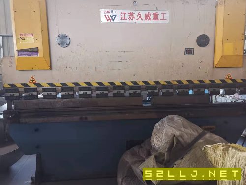 出售：江蘇久威重工剪板機折彎機一套。