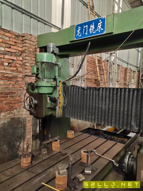 出售，龍門銑床，龍門寬1560，長度3米，高度1米，工作臺9003000。