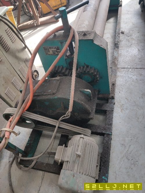 出售8X1700三輥卷板機