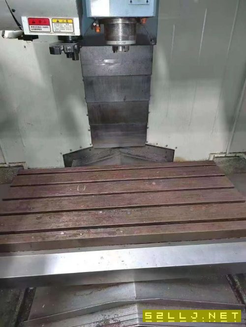 倉庫現貨喬鴻1160加工中心一臺，2015年生產，三.