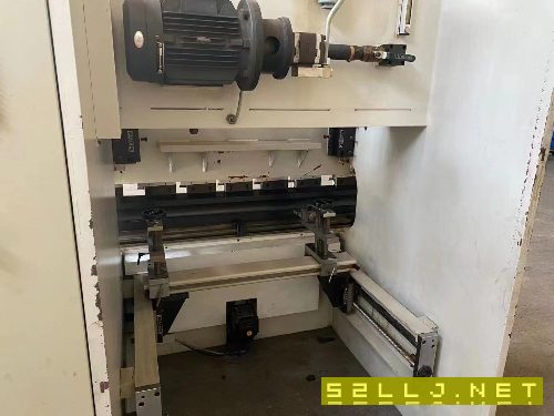 出售電液數(shù)控折彎機(jī)40T/1500