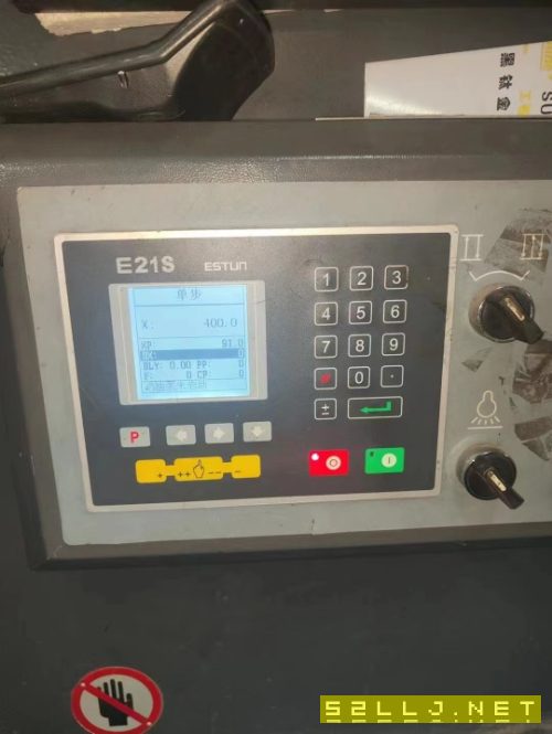 出售125噸四米折彎機和64000閘式剪板機