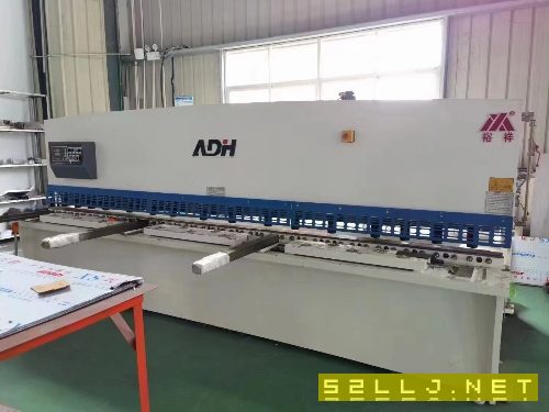 出售東海125噸四米折彎機(jī)和64000剪板機(jī)