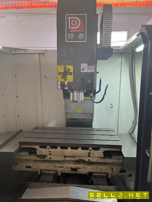 鼎泰850三軸硬軌模具機(jī)加工中心