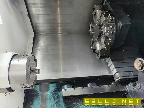 剛剛到貨一臺2021年準新斗山235車床，8寸三千里液壓卡.