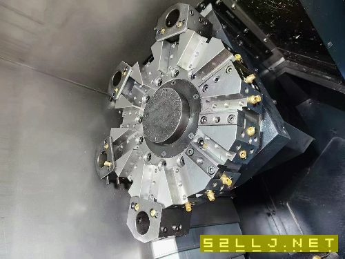 剛剛到貨一臺2021年準新斗山235車床，8寸三千里液壓卡.