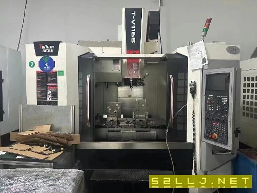臺群1165。BT40主軸。主軸直連12000轉，24把機械手庫.