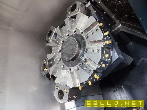 剛剛到貨兩臺2022年準新斗山235車床，8寸三千里液壓卡.