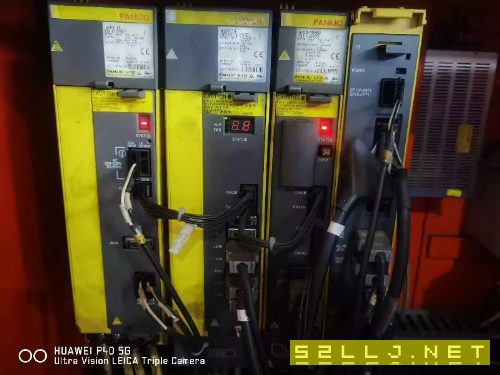 同款兩臺(tái)寶雞7120數(shù)控斜車8寸液壓卡盤帶尾座