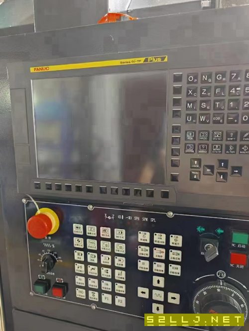 2022年寶雞HK80數(shù)控車床，帶兩個(gè)中心架，加工長(zhǎng)度2米.