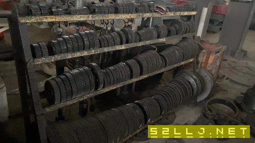 兩臺滾齒機，一臺Y320.一臺31150