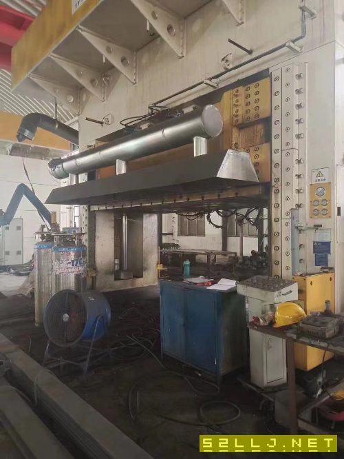 2016年產(chǎn)龍門框架式模壓機(jī)（帶加熱功能）3000噸，在位.