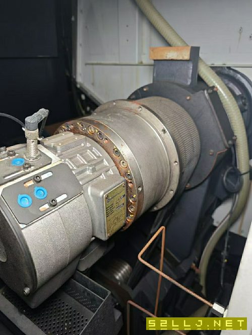 斗山2450車床，10寸卡盤，12工位刀塔，帶尾座，帶油霧.