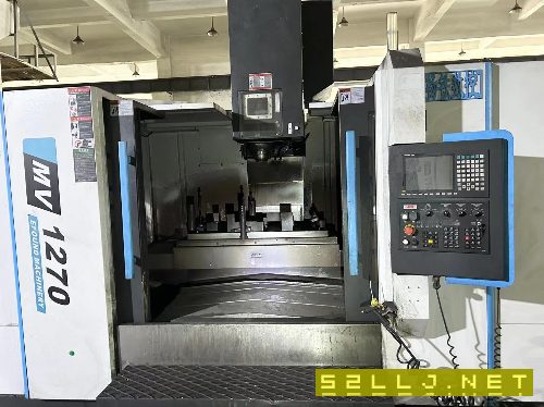 出售:22年楊鐵1270數控銑，50主軸，新代系統。同款4臺