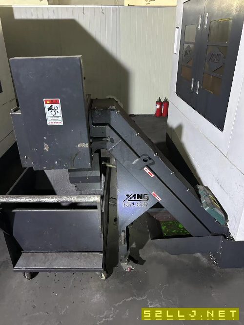 出售:22年楊鐵1270數控銑，50主軸，新代系統。同款4臺