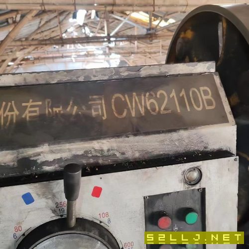 沈陽62100普通車床，同款兩臺。有一臺缺少尾座，全部.