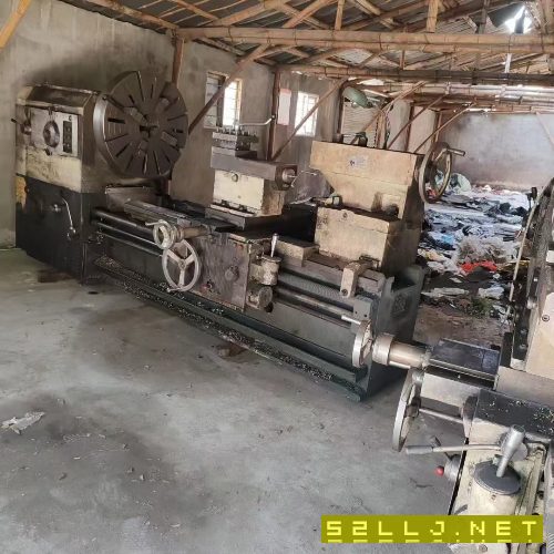 沈陽62100普通車床，同款兩臺(tái)。有一臺(tái)缺少尾座，全部.