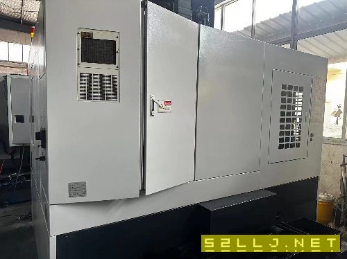 海天1060立式加工中心，BT40主軸，帶刀庫，三軸線軌，三菱M70系統，2015年.