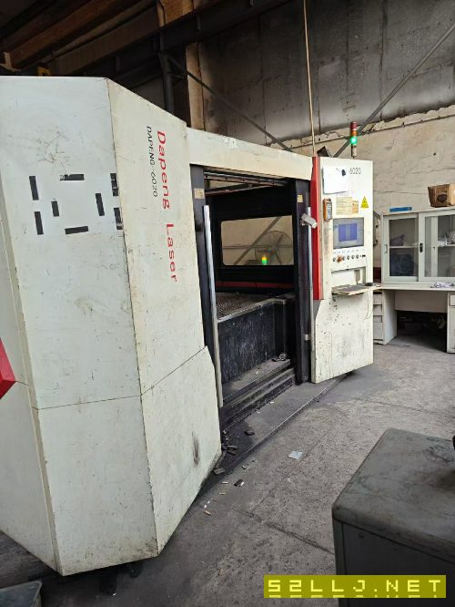 2019年深圳大鵬3000瓦6020激光切割機，交換工作臺雙臺.