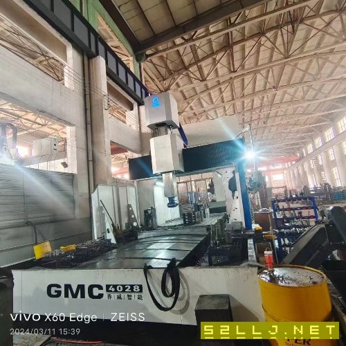 南通喬威數控龍門加工中心在位出售，2.8米X4米，2023年8月.安裝少用，帶角.