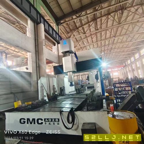 南通喬威數控龍門加工中心在位出售，2.8米X4米，2023年8月.安裝少用，帶角.