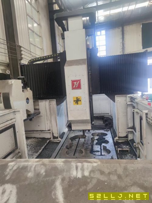 臺灣進鴻2215龍門加工中心，兩線一硬，50主軸，帶24把.