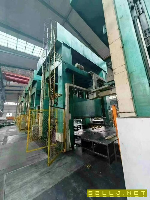 工廠在位出售：4臺液壓機沖壓線：1000