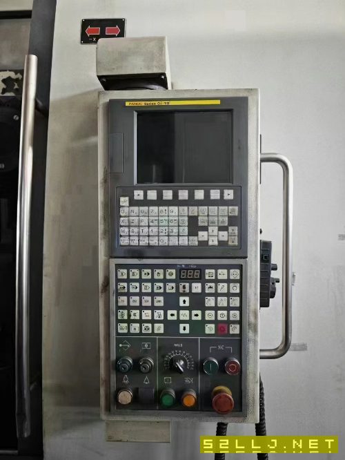 沈陽6070立車，同款兩臺，一臺24寸卡盤，一臺21寸卡盤.