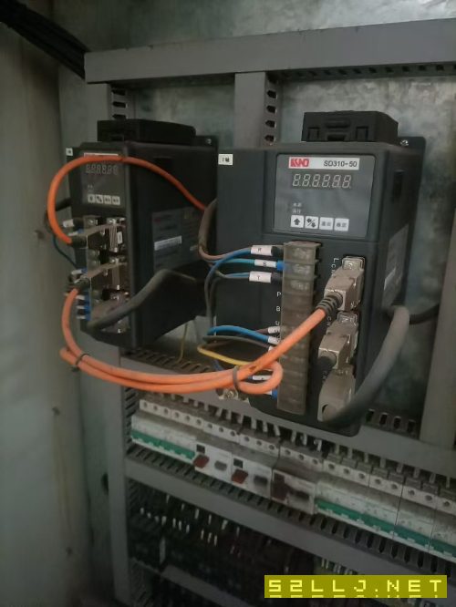 出售:沈陽中天80285數控車，導軌600，主軸孔105