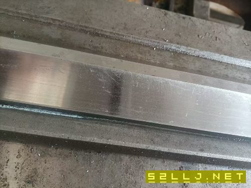 出售:沈陽中天80285數控車，導軌600，主軸孔105