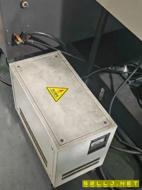 出售上海大僑1680，硬軌機(jī)BT50刀柄，24把刀。主軸轉(zhuǎn)速6000rpm，三軸行程：1.