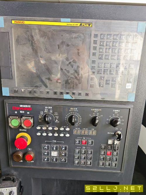 德揚德陽850加工中心同款兩臺，2021年10月機器，12000.