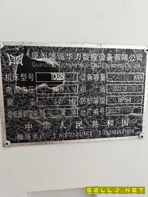 泉州博誠斜床身數(shù)控車，10寸卡盤，12工位刀塔，帶尾座.