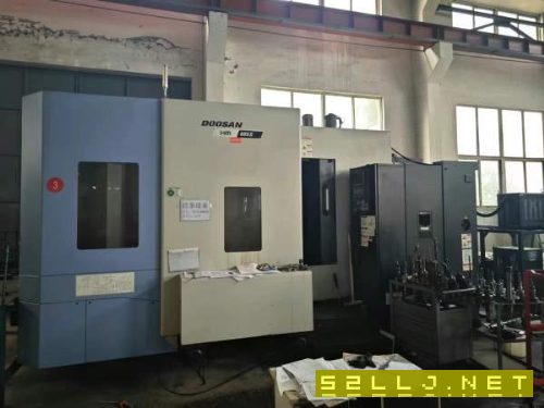 剛剛拿下韓國斗山800臥加鈑金加大，HM805。雙工作臺，.