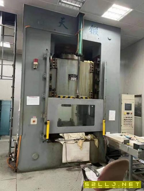 天鍛1600噸框架液壓機，臺面1.21.2，開口1.2米，油缸.