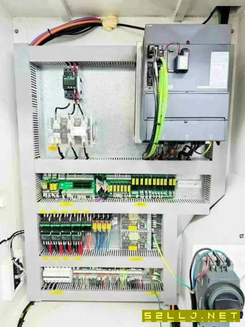 剛到22年底準(zhǔn)新機(jī)鐵霸重型855加工中心，三菱M80系統(tǒng)，.