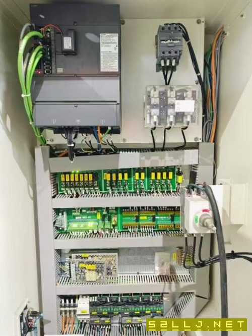 新到一臺2020年上海高懿855加工中心，臺灣珊羚光機，.
