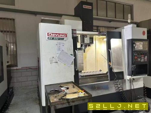 新定德揚850加工中心，三軸滾柱線軌，機械臂刀庫，發.