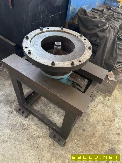 2017年泉州嘉泰4025重型龍門一臺，bt50齒輪頭，工作臺.