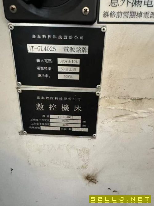 2017年泉州嘉泰4025重型龍門一臺(tái)，bt50齒輪頭，工作臺(tái).