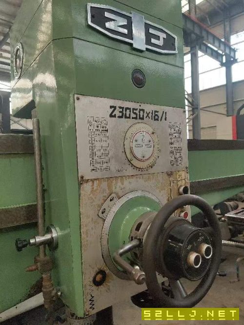 洛陽倉庫多臺搖臂鉆出售中捷2007年產Z3050搖臂鉆，九.