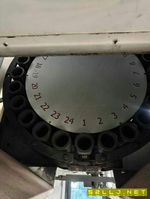 又到兩臺老牌永華1060重型機，其中一臺BT50主軸，自重.