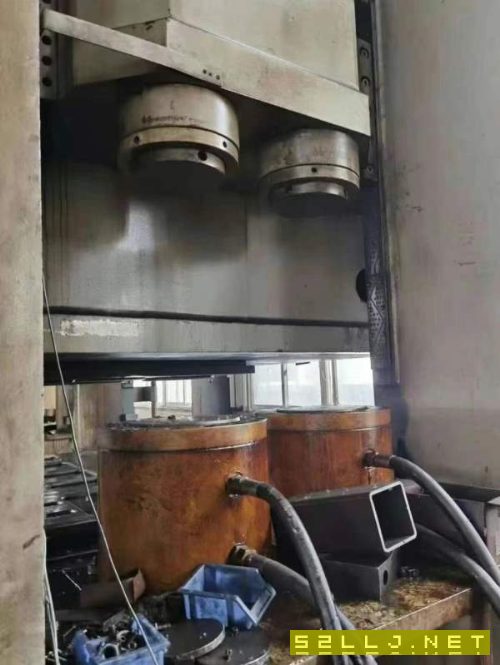 南通銘格2600噸框架油壓機，有效臺面3米4.6米，設備自.