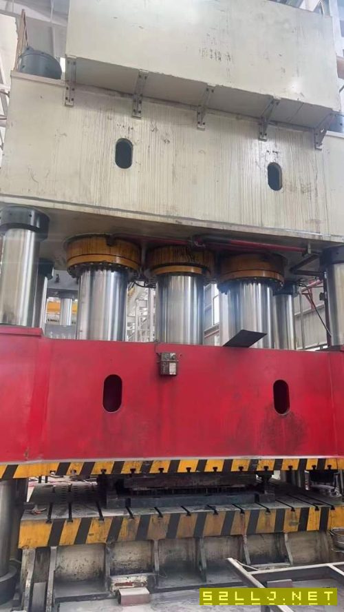 南通3000噸油壓機(jī)，有效臺(tái)面2200/3000，行程1200，開.