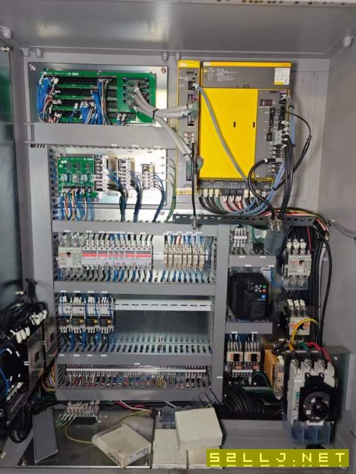 已到庫房同款兩臺日本津上VA4高速高精加工中心，主電.