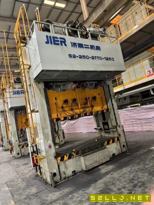 長沙工廠還剩2臺250噸，濟(jì)南二機(jī)床產(chǎn)，新款，帶導(dǎo)軸導(dǎo).